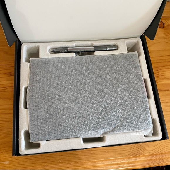 Wacom Bamboo Pen and Touch Graphic Design Computer Drawing NEW - Picture 5 of 10